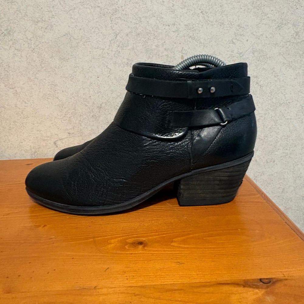 Clark’s Spye Comet Black Leather Ankle Boots Bootie Women’s Size 8M